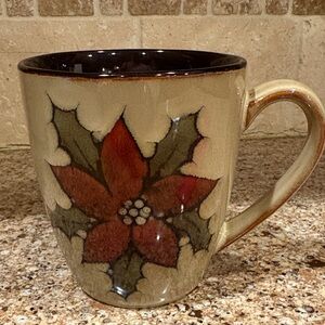 Pfaltzgraff Evergreen Holly Ceramic Mug